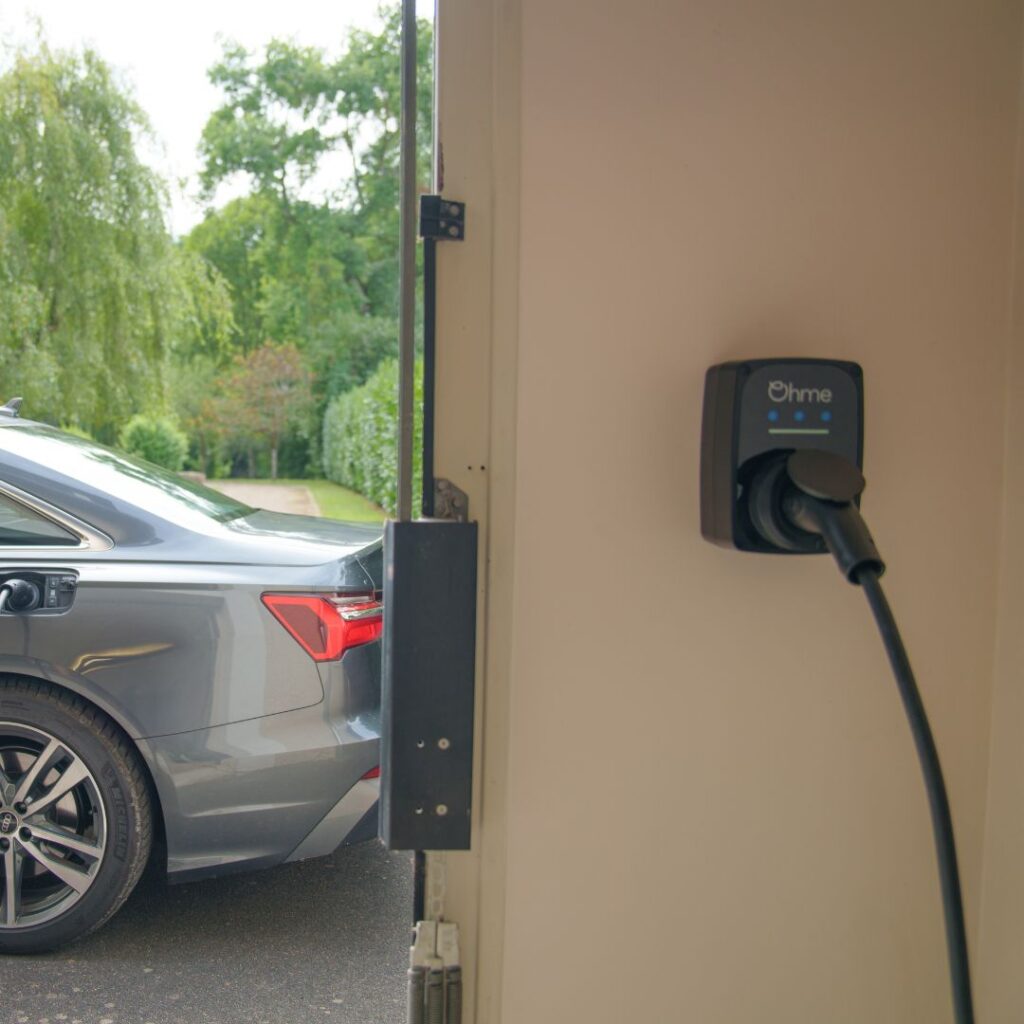 Installation propre et sécurisée dans un garage privé à Versailles.